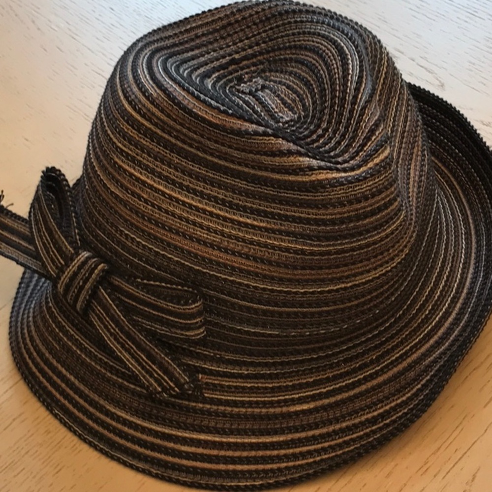 Unique Fedora with side bow - Picture 1 of 4